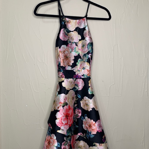 Xtraordinary Dress - Picture 2 of 4